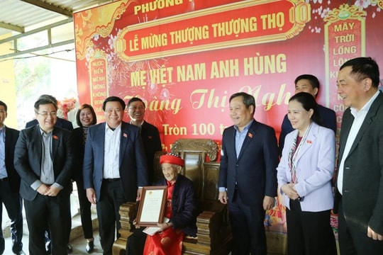 Đoàn ĐBQH tỉnh Quảng Ninh tổ chức nhiều hoạt động an sinh xã hội nhân Tết nguyên đán Ất Tỵ