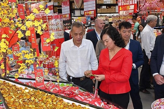 TP. Hồ Chí Minh kiên quyết không để trống kệ hàng Tết 
