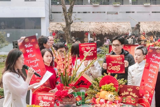 Tưng bừng không khí đón "Tết sum vầy, Xuân bình an" tại Trường Đại học Ngoại thương