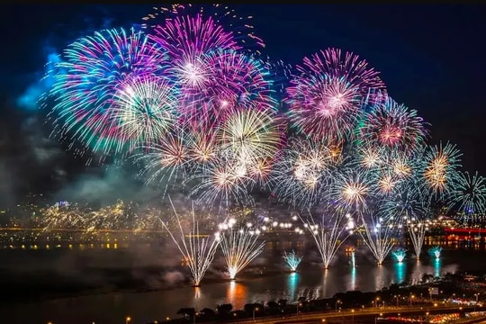 TP. Hồ Chí Minh bắn pháo hoa tại 15 điểm mừng xuân Ất Tỵ 