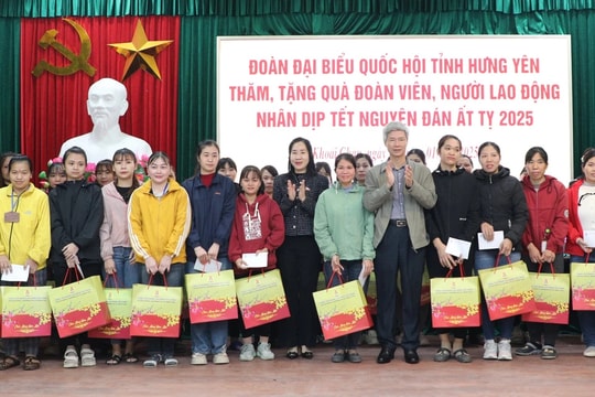 Đoàn ĐBQH tỉnh Hưng Yên thăm, tặng quà gia đình chính sách, đoàn viên và người lao động