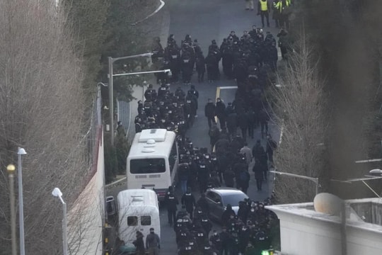 Hàn Quốc: Tổng thống Yoon Suk Yeol bị bắt giữ, điều chưa từng có tiền lệ