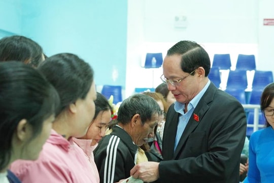 Phó Chủ tịch Quốc hội, Thượng tướng Trần Quang Phương dự Chương trình “Tết sum vầy - Xuân ơn Đảng” tại Kon Tum