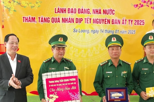 Phó Chủ tịch Quốc hội, Thượng tướng Trần Quang Phương thăm, chúc Tết tại huyện biên giới Ngọc Hồi, Kon Tum