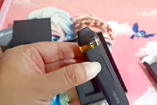 Đề xuất phạt đến 2 triệu đồng hành vi sử dụng thuốc lá điện tử 