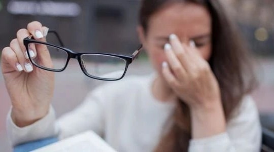 Nhìn mờ có thể trở thành nguy cơ tiềm ẩn dẫn đến đột quỵ 