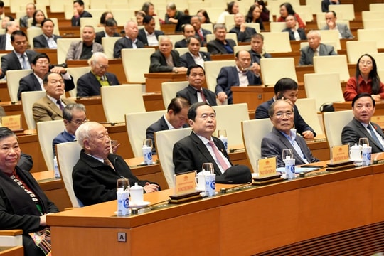 Ủy ban Thường vụ Quốc hội gặp mặt các nguyên lãnh đạo Quốc hội, đại biểu Quốc hội chuyên trách ở Trung ương