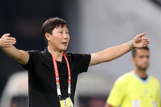 HLV Kim Sang Sik trở lại, chuẩn bị cho các giải đấu năm 2025