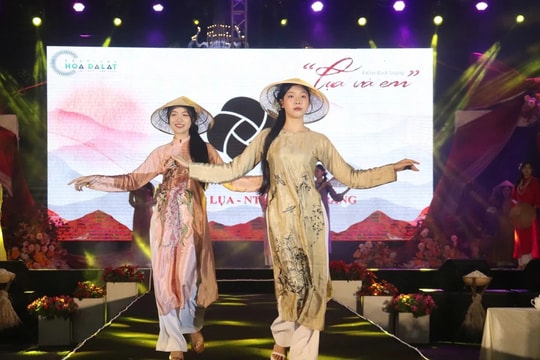 Những mùa Xuân lịch sử và hạnh phúc của Nhân dân