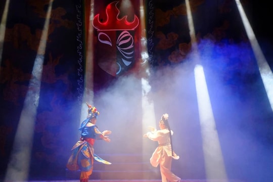 Nghệ thuật truyền thống "xuyên không"