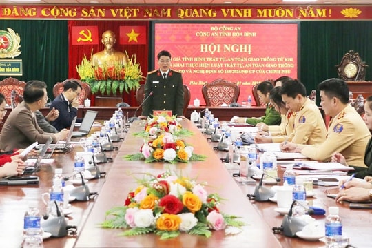 Hòa Bình: Người dân tự giác chấp hành đèn tín hiệu giao thông