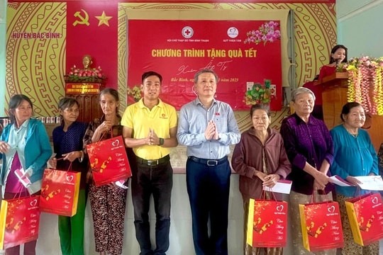 Chủ nhiệm Ủy ban Khoa học, Công nghệ và Môi trường Lê Quang Huy thăm, tặng quà Tết tại Bình Thuận