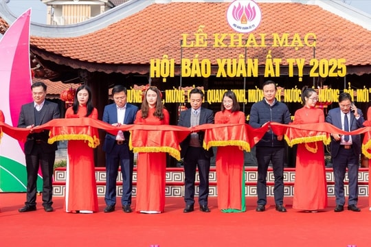 Hà Tĩnh khai mạc Hội báo Xuân Ất Tỵ 2025