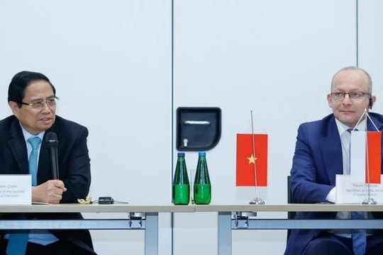 Thủ tướng Phạm Minh Chính làm việc với trung tâm quốc gia về an ninh mạng của Ba Lan