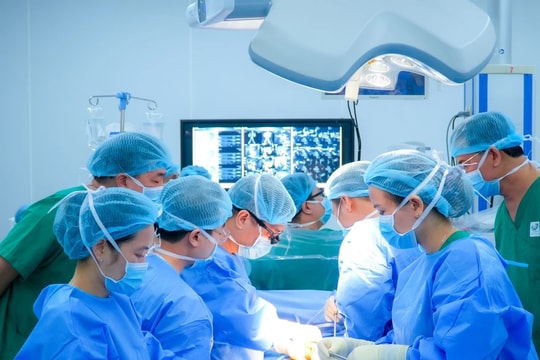 Bệnh nhân đầu tiên ghép gan tại Bệnh viện Quân y 175 ra viện