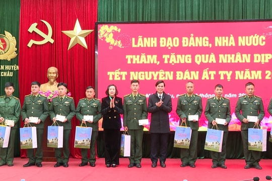 Phó Chủ tịch Quốc hội Nguyễn Thị Thanh thăm, tặng quà Tết tại huyện Mộc Châu, Sơn La