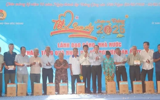 Phó Chủ tịch Quốc hội Nguyễn Đức Hải thăm, tặng quà gia đình chính sách, công nhân, người lao động có hoàn cảnh khó khăn tại Sóc Trăng