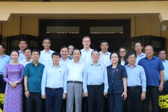 Phó Chủ tịch Quốc hội Nguyễn Đức Hải thăm, tặng quà gia đình chính sách và người có hoàn cảnh khó khăn tại Vĩnh Long