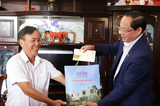 Phó Chủ tịch Quốc hội, Thượng tướng Trần Quang Phương thăm, chúc Tết người có công tại Đắk Nông