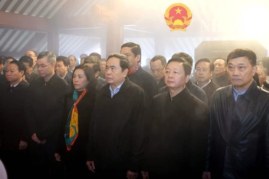 Chủ tịch Quốc hội Trần Thanh Mẫn chủ trì Lễ dâng hương tưởng nhớ Chủ tịch Hồ Chí Minh