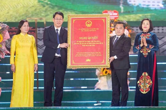 Phó Chủ tịch Quốc hội Nguyễn Thị Thanh dự Lễ công bố Nghị quyết thành lập thị xã Mộc Châu, Sơn La