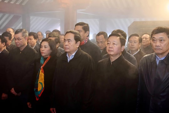 Chủ tịch Quốc hội Trần Thanh Mẫn chủ trì Lễ dâng hương tưởng nhớ Chủ tịch Hồ Chí Minh