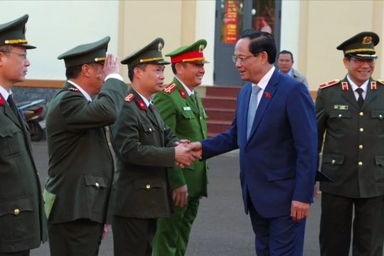 Phó Chủ tịch Quốc hội, Thượng tướng Trần Quang Phương thăm, tặng quà Tết tại Đắk Lắk