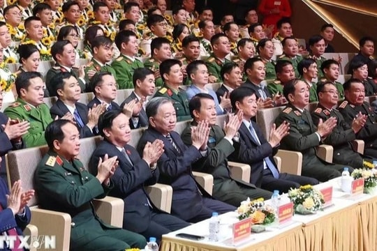 Tổng Bí thư Tô Lâm dự Chương trình giao lưu nghệ thuật chính luận 'Sống trong lòng dân'