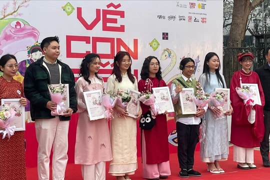 Họa sĩ trẻ "vẽ con rắn" 