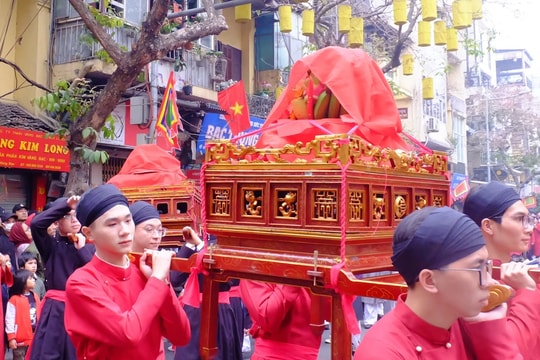 Phỏng dựng nghi lễ Tết truyền thống tại phố cổ Hà Nội