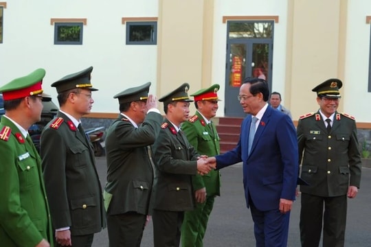 Phó Chủ tịch Quốc hội, Thượng tướng Trần Quang Phương thăm, tặng quà Tết tại Đắk Lắk