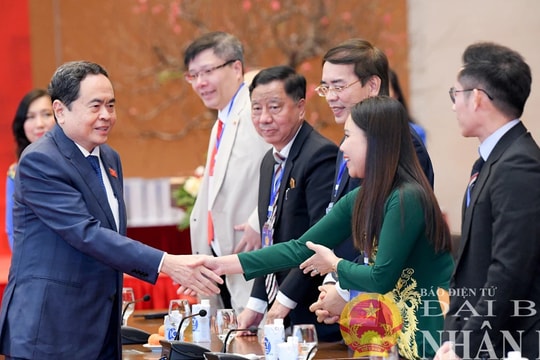 Chủ tịch Quốc hội Trần Thanh Mẫn gặp mặt đại biểu dự Chương trình “Xuân quê hương 2025” 