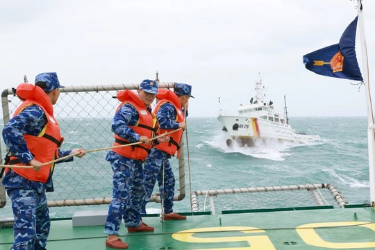 Cảnh sát biển chúc Tết, động viên lực lượng chống khai thác IUU trên biển Tây Nam