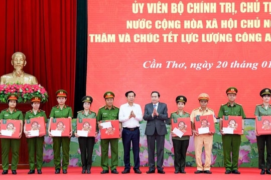 Chủ tịch Quốc hội Trần Thanh Mẫn thăm, tặng quà Tết lực lượng Công an Cần Thơ 