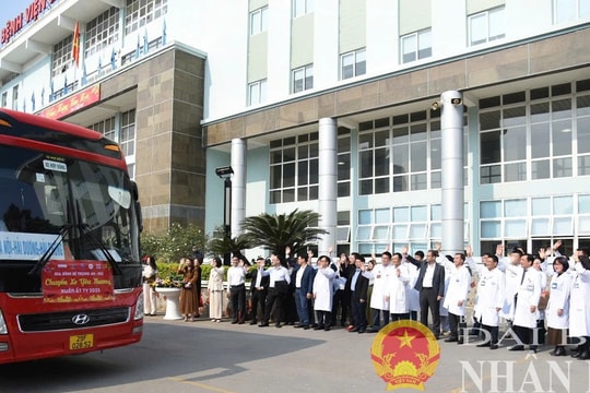 Cảm động những "chuyến xe yêu thương" của Bệnh viện K đưa gần 300 bệnh nhân ung thư về quê ăn Tết Ất Tỵ