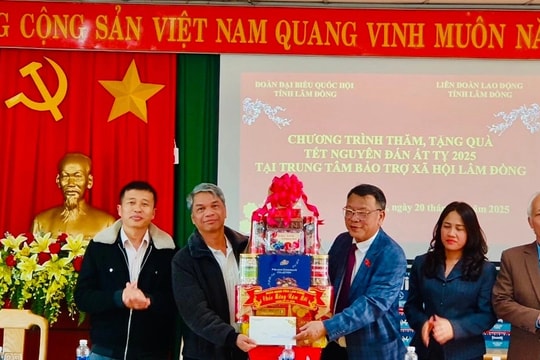 Đoàn ĐBQH tỉnh Lâm Đồng thăm, tặng quà Tết tại Trung tâm Bảo trợ xã hội tỉnh