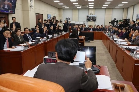 Quốc hội Hàn Quốc triệu tập Tổng thống trong phiên điều trần về thiết quân luật