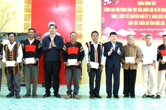 Chủ tịch Hội đồng Dân tộc thăm, chúc Tết đồng bào, cán bộ, chiến sĩ biên phòng ở Đắk Lắk