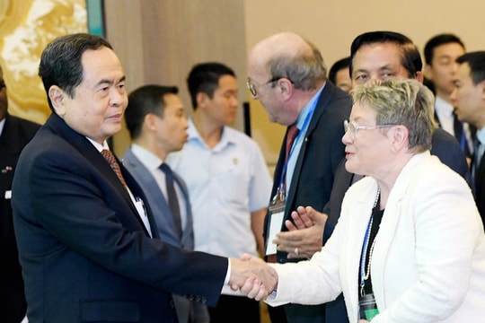 Chủ tịch Quốc hội Trần Thanh Mẫn dự và phát biểu tại Hội nghị Ban Chấp hành Liên minh Nghị viện Pháp ngữ