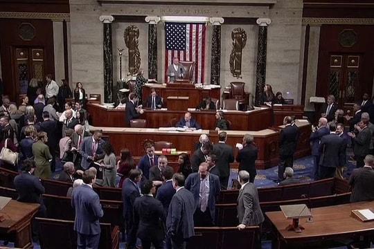 Quốc hội Mỹ thông qua dự luật nhập cư: Chiến thắng lập pháp đầu tiên của ông Trump