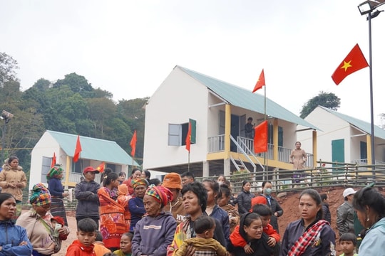 Quảng Bình: Đồng bào hân hoan đón Tết trong nhà mới trên dãy Trường Sơn 