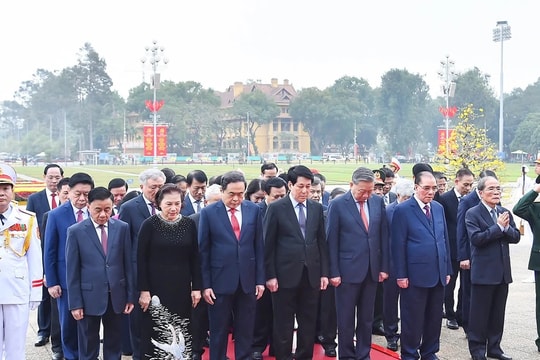Lãnh đạo Đảng, Nhà nước vào Lăng viếng Chủ tịch Hồ Chí Minh nhân dịp Tết Nguyên đán