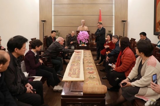 Bảo tàng Mỹ thuật Việt Nam tiếp nhận 2 tác phẩm mỹ thuật dân gian cổ