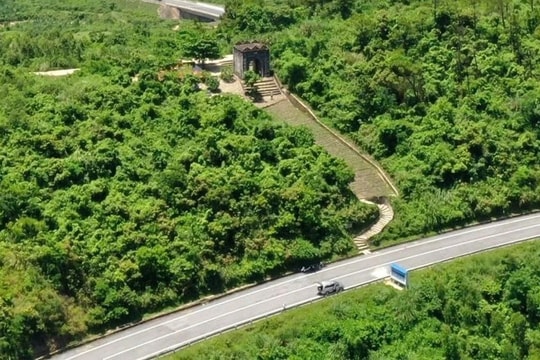 Một dải Hoành Sơn giữa đất trời