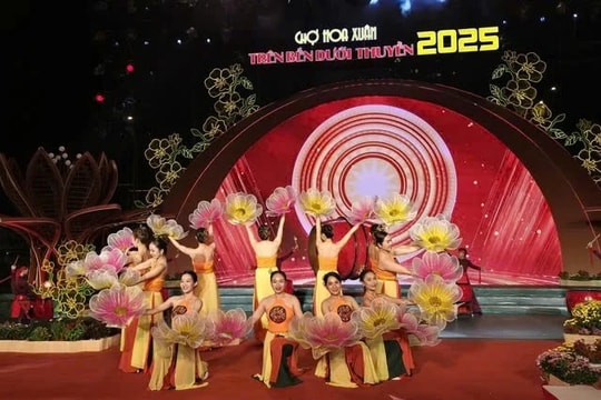 Gần 700 nhà vườn tham gia chợ hoa xuân "Trên bến dưới thuyền 2025"