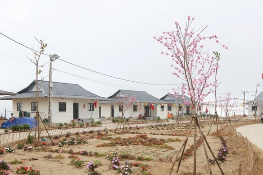 Mùa xuân đầu tiên trên những ngôi làng mới