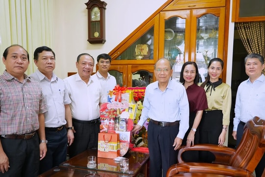 Công an Bình Thuận thăm, chúc Tết nguyên lãnh đạo tỉnh nhân dịp Xuân Ất Tỵ