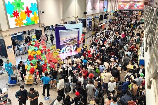 Sân bay Tân Sơn Nhất bước vào cao điểm, hơn 1.000 chuyến bay/ngày