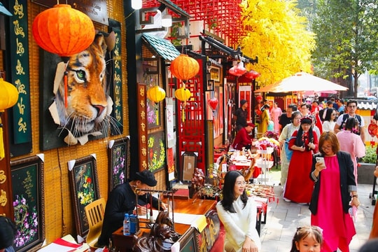 TP. Hồ Chí Minh rộn ràng không khí Tết Nguyên đán