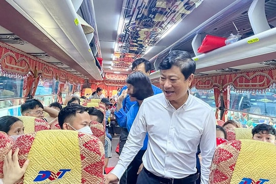 Chủ tịch tỉnh Bình Dương tiễn hơn 1.600 công nhân về quê ăn Tết trên chuyến xe 0 đồng